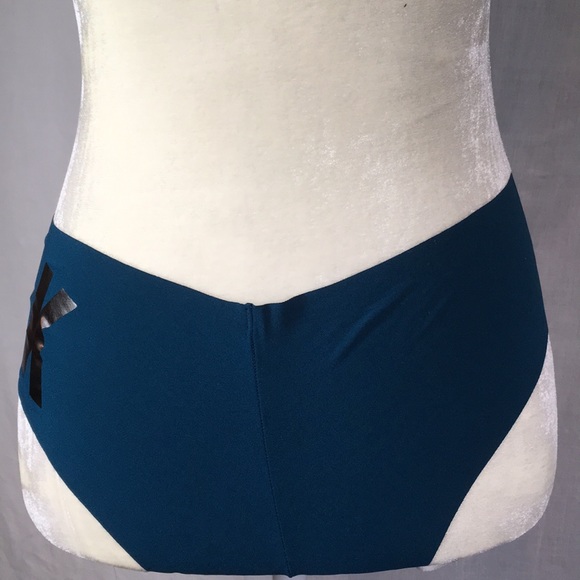 NWT. VIctoria’s Secret Pink Panties. Size M - Picture 4 of 5